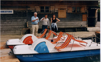Badetretboote mit Sonnenliegen